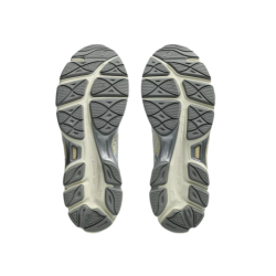 Baskets ASICS GEL CUMULUS 16 Ivory Pure Silver 1203A733750 02