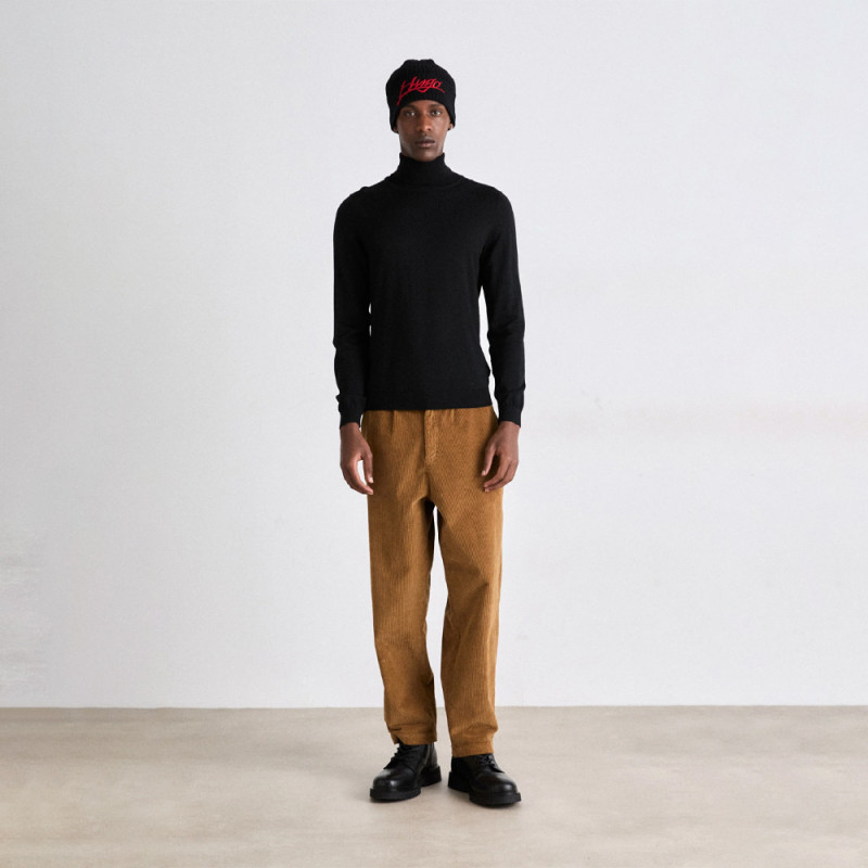 BONNET NOIR EN LAINE AVEC LOGO BRODÉ HUGO XILLA