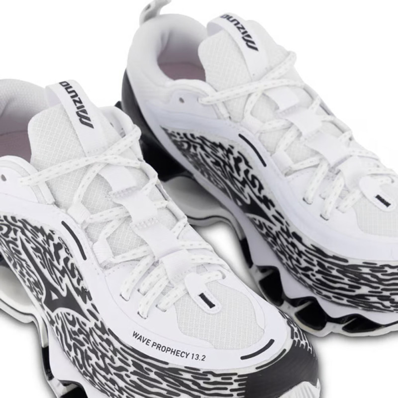 Baskets MIZUNO Wave Prophecy 13.2 noires et blanches
