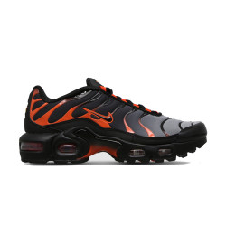 Baskets NIKE Air Max Plus GS noires et oranges