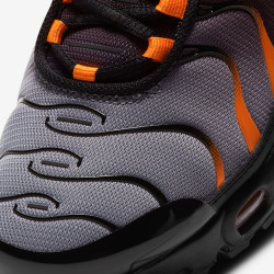 Baskets NIKE Air Max Plus GS noires et oranges