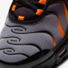 Baskets NIKE Air Max Plus GS noires et oranges