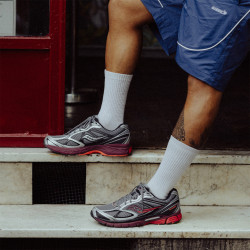 Baskets SAUCONY ProGrid Guide 7 Noires et Rouges