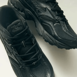 Baskets Mizuno Wave Mustang LS Tech-Black/Iron Gate/Metallic Gray